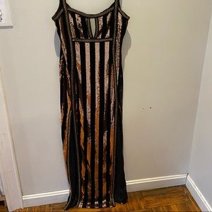 Good and black dress with splits on both sides